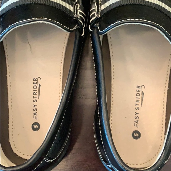 East strider Boy’s dress shoes - Picture 3 of 3